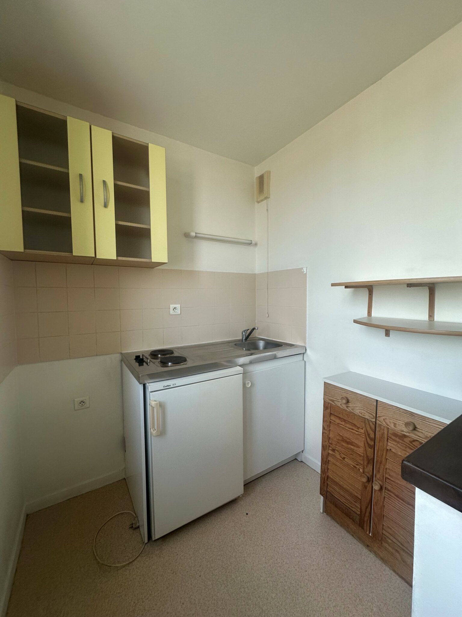 T1 à louer quartier gare des Bénédictins, Limoges — pièce de vie et cuisine
